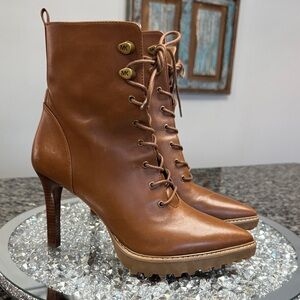 Michael Kors Kyle leather lace up brown Heeled lug sole ankle Boots EUC 8